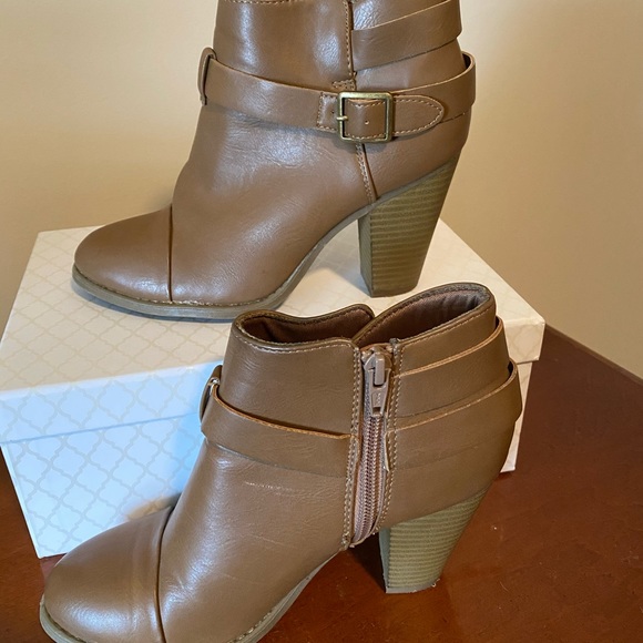 LC Lauren Conrad Tan Heeled Booties - Picture 5 of 7